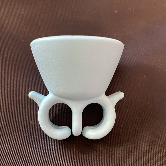 NWOT Tweexy Wearable Nail Polish Holder Ring. - Picture 3 of 4